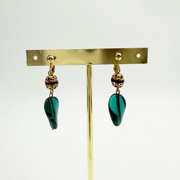 Rare Vintage Gold Tone with Emerald Green Twisted Teardrop Clip On Earrings - Picture 3 of 6